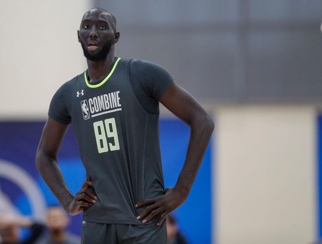 A história de Tacko Fall. O gigante que pouco joga mas é uma das atrações da